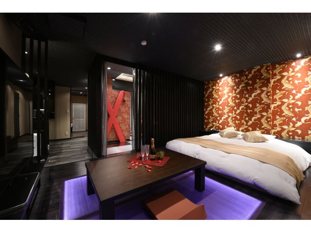 HOTEL YELLOW.